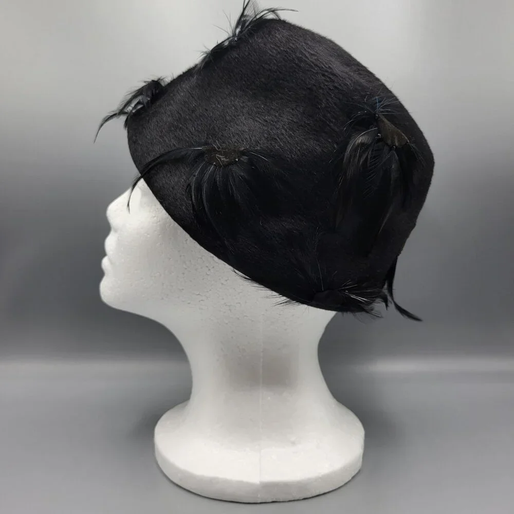 Vintage Black Feathered Cloche Fur Felt Hat By Brigitte Made In Italy - Picture 2 of 10